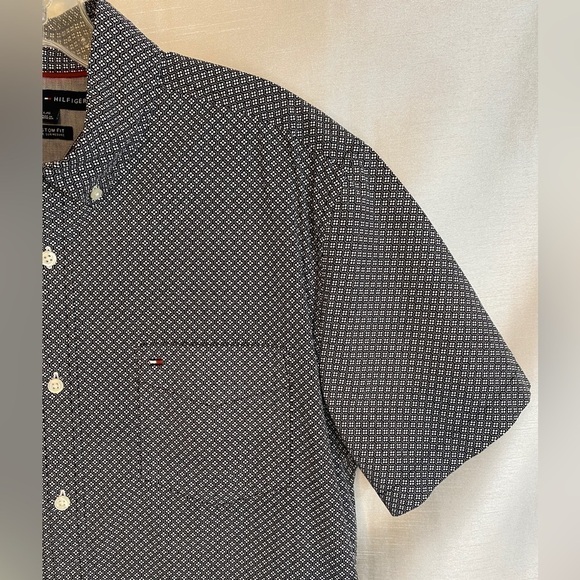 Tommy Hilfiger Short Sleeve Button-Down Shirt  Navy Blue Mens Lg - Picture 6 of 10